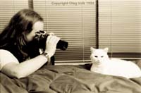 Man pictures cat